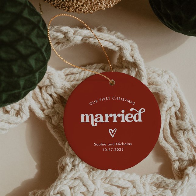 Första jultomten | Röd och vit med hjärta Julgransprydnad Keramik (The perfect holiday keepsake for your first married Christmas)