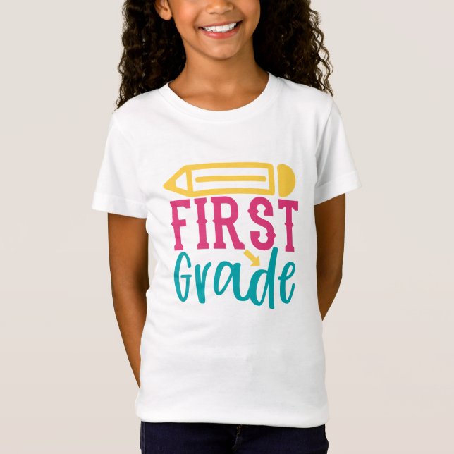 Första Klass i skolan i år T Shirt (Framsida)