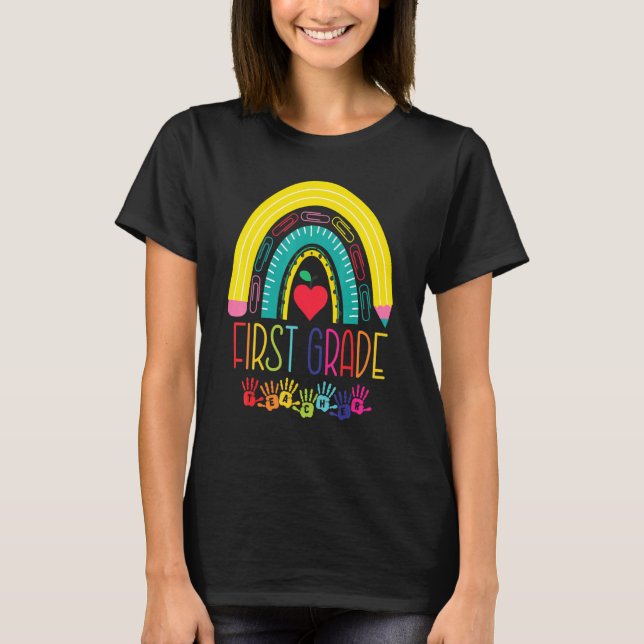 Första Klass-läraren Rainbow Back to school för Te T Shirt (Framsida)