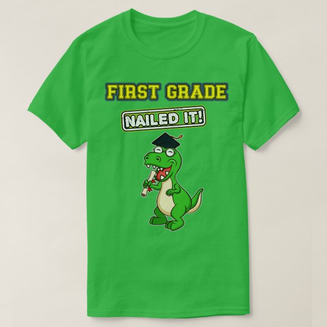 Första Klass njöt av den primära grundskolan T Shirt (Design framsida)