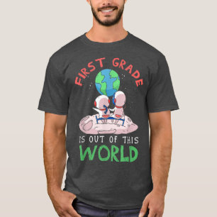 Första Klass ut ur världen 1:a Klass Student a T Shirt