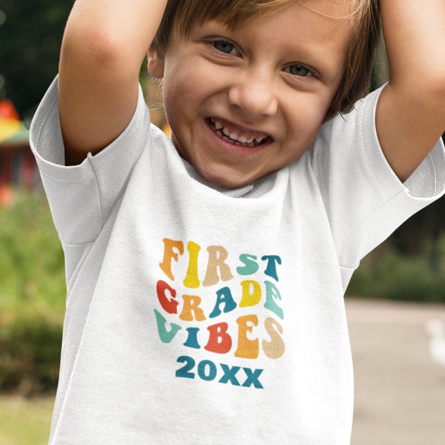 Första Klass vibes back to school retro T Shirt (Skapare uppladdad)