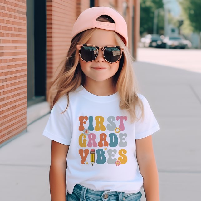 Första Klass Vibes Back to school T Shirt (Skapare uppladdad)