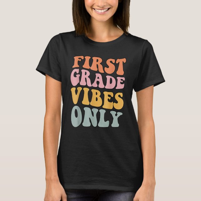 Första Klass Vibes Endast Back to school Cute Rain T Shirt (Framsida)