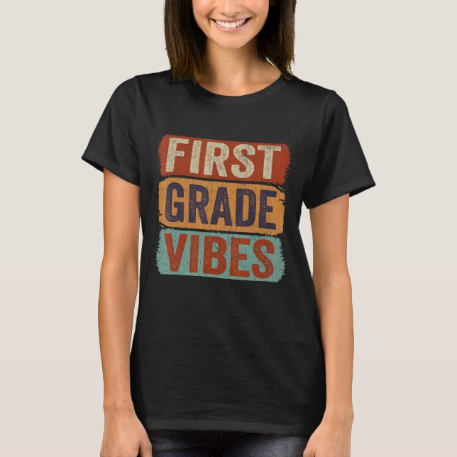 Första Klass Vibes lärare Back to school Retro T Shirt (Framsida)