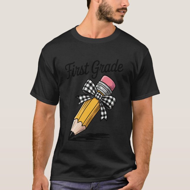 Första Klassens Squad Penna Coquette Bow Rolig Bak T Shirt (Framsida)