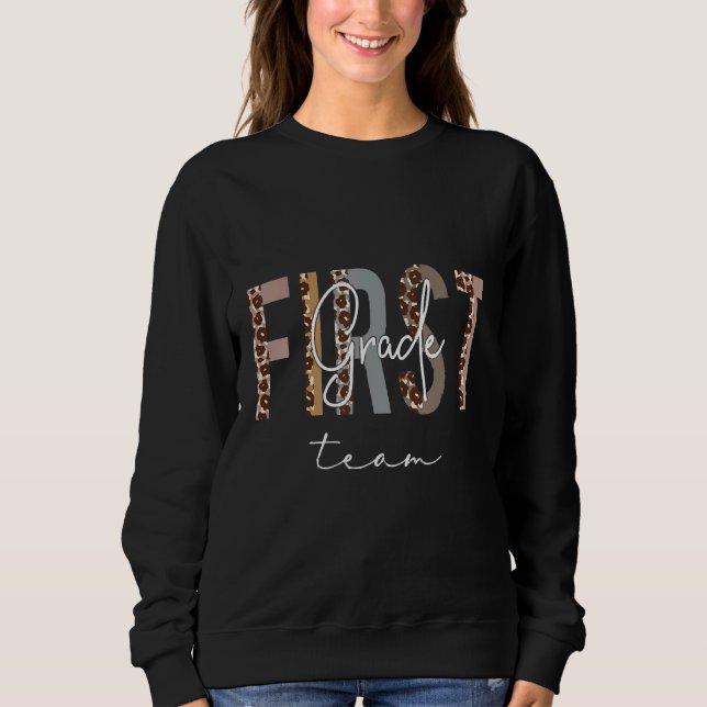 Första Klassens Vibrationer Tillbaka Till Skolan T Shirt (Framsida)