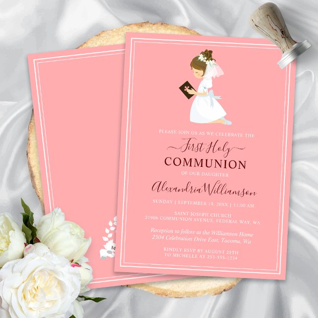 Första kommunfullmäktige Brunette Girl Rosa Inbjudningar (First Communion Brunette Girl Peach Pink Invitation)