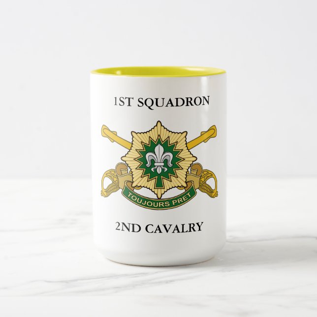 FÖRSTA KVADRON 2 OCH KVÄRDE  Två-Tonad MUGG (Center)