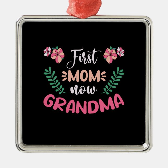 Första Mamma Now Grandma Julgransprydnad Metall (Framsidan)