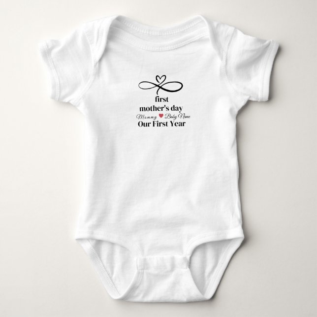 Första Mors dag - Baby Bodydräkt T Shirt (Framsida)