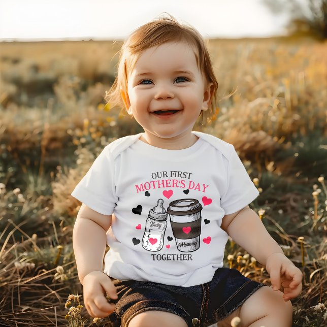 Första Mors dag Baby Flaska och Kaffe Kopp T Shirt (Skapare uppladdad)