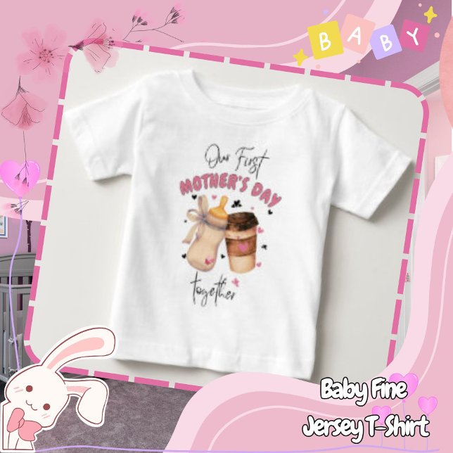 Första mors dag-tröja 2026/Rosa matchande outfit T Shirt (First Mother's Day Shirt 2026/ Pink Matching outfit, our first mothers Baby Fine Jersey T-Shirt, new)