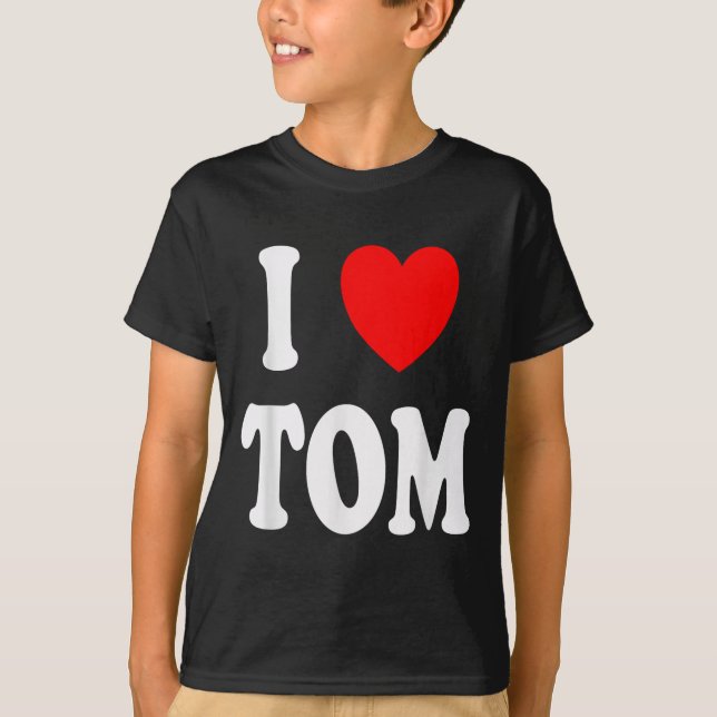 Första Namn Tom I Kärlek Tom T Shirt (Framsida)