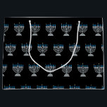 Första natten på Hanukkah Glitter Large Gift Bag<br><div class="desc">Hanukkah 2022 börjar på kvällen Söndag den 18 december och slutar på kvällen måndagen den 26 december</div>