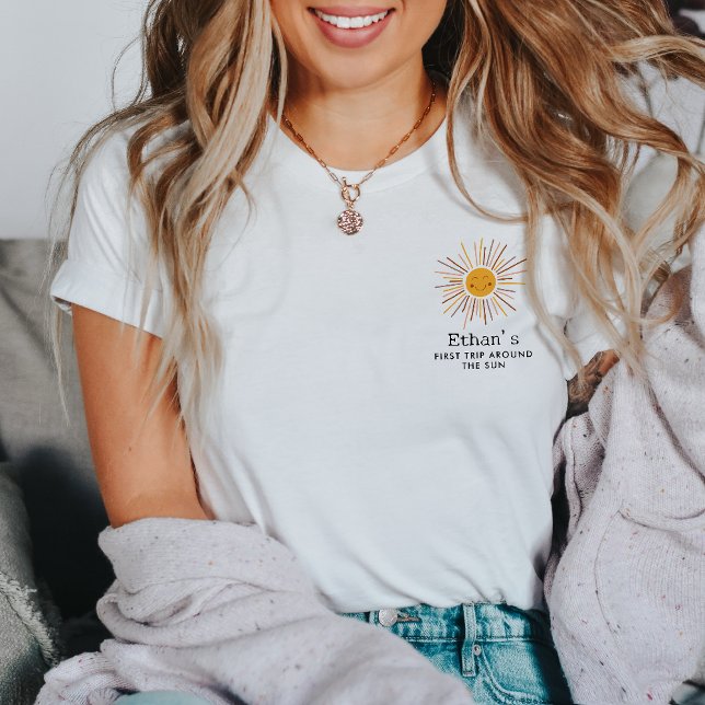 Första Resa runt Sol-Anpassningsbarna, 1:a födelse T Shirt (Skapare uppladdad)