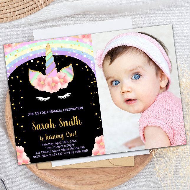 Första Rosan Unicorn Birthday-inbjudan med foto Inbjudningar (1st Pink Unicorn Birthday Invitations with photo)
