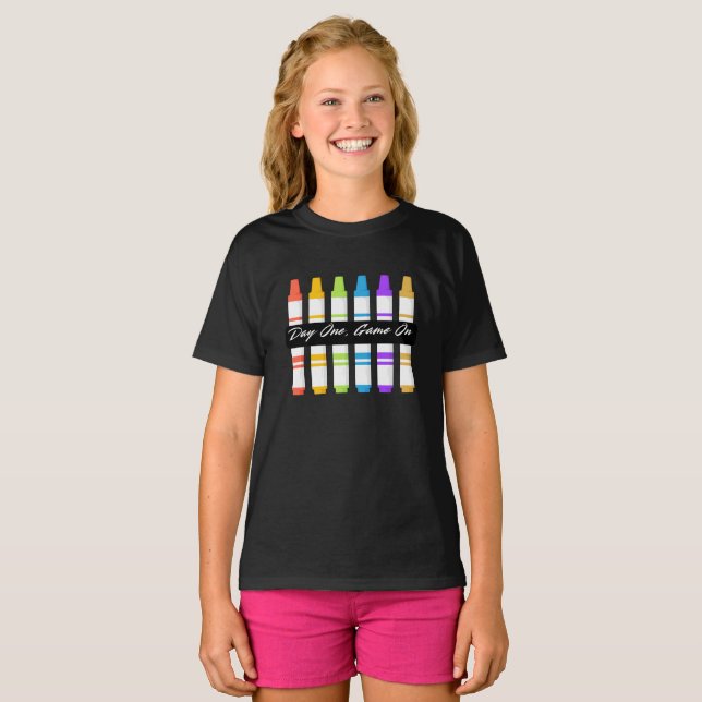 FÖRSTA SKOLDAGEN, DAGEN ETT SPEL PÅ T SHIRT (Hel framsida)
