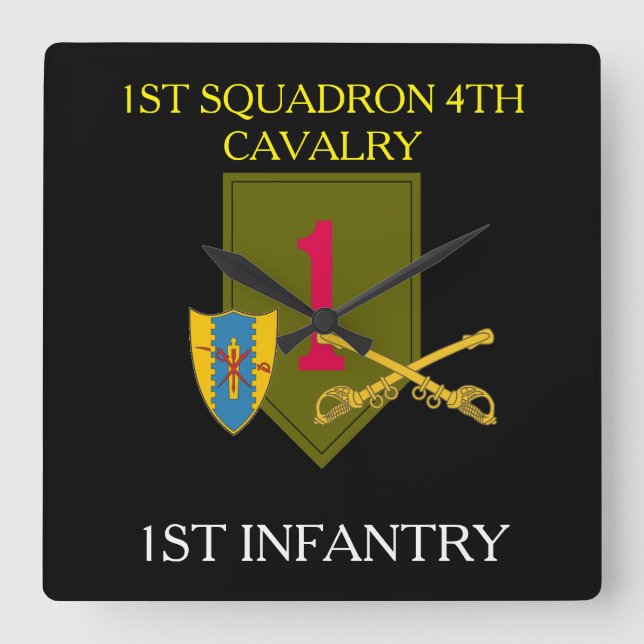 FÖRSTA SQUADRON 4:E CAVALRY 1ST INFANTRY CLOCK FYRKANTIG KLOCKA (Framsida)