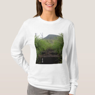 Första steg inviterar fotvandrare upp den Koko T-shirt