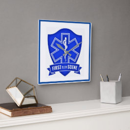 Första svar fyrkantig klocka