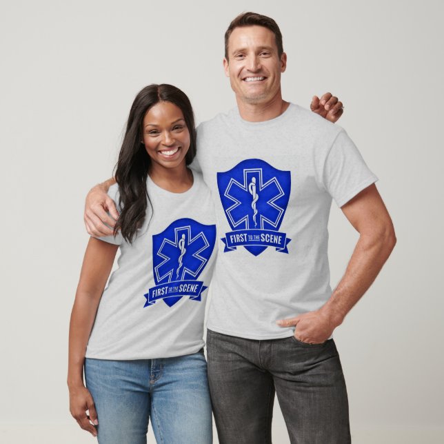 Första svar t shirt (Unisex)