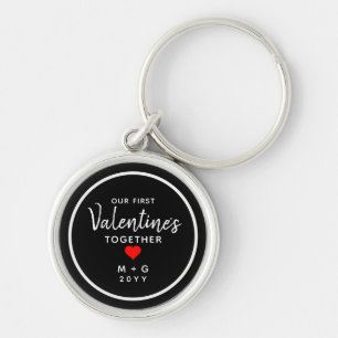 Första Valentines day Par Red Heart Monogram Rund Silverfärgad Nyckelring