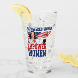 Förstärkta kvinnor ger kvinnor Kamala Harris Glaskopp