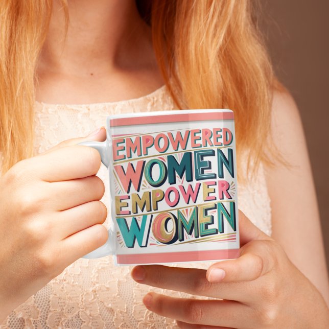 Förstärkta kvinnor ger kvinnor Mugg (Empower yourself and others with this, "Empowered women empower women" mug! )