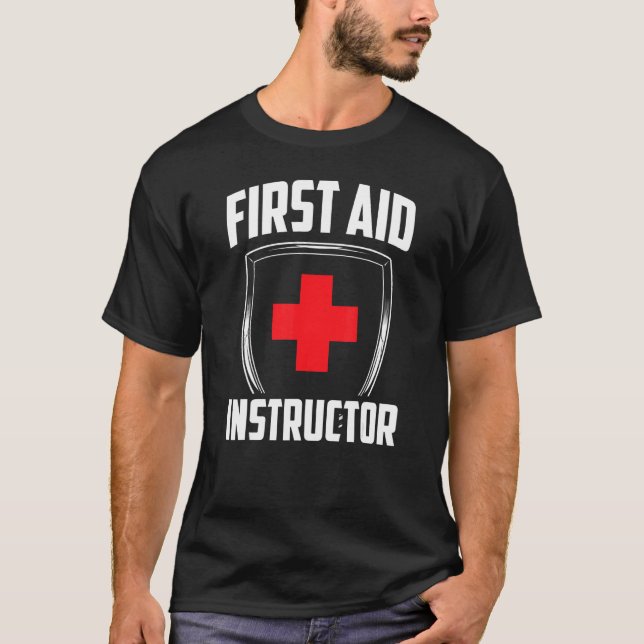 Förste hjälpsinstruktör för Akut av fortbildningsk T Shirt (Framsida)