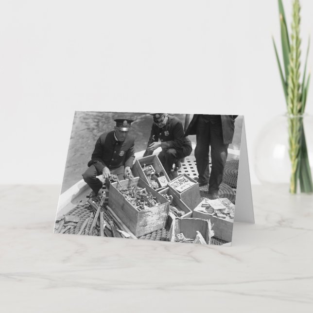 Förstörande vapenStash för polis, 1923 Kort (Framsida)