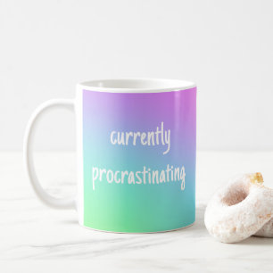 Förstorar för närvarande färglös glatt mug kaffemugg