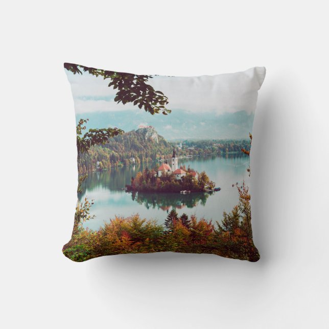 Försumskyrka i Sjö Bled Slovenska i  Kudde (Framsida)