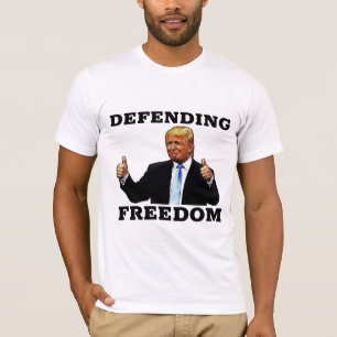 FÖRSVARANDE FRIHET FÖR TRUMP 4:E JULY T-SHIRTS