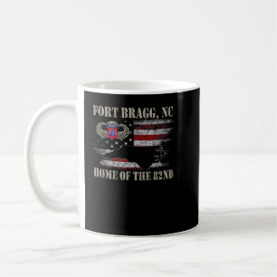 Fort Bragg NC:s hem för den 82:a flygburna skjorta Kaffemugg