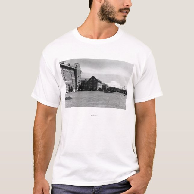 Fort Lewis WA beskådar av baracker och Mount Tee (Framsida)