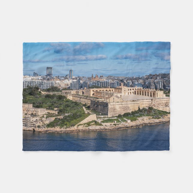 Fort Manoel och Sliema från Valletta, Malta Fleecefilt (Framsidan (Horisontell))