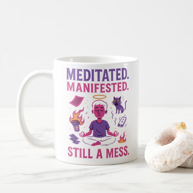 Fortfarande ett Kaos – Rolig Meditation & Manifest Kaffemugg (Med munk)