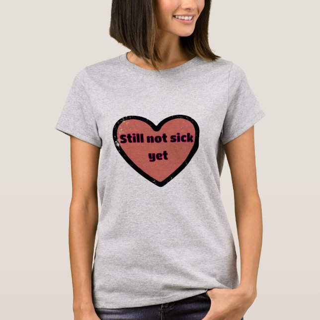 Fortfarande inte sjuk än hjärta t shirt (Framsida)