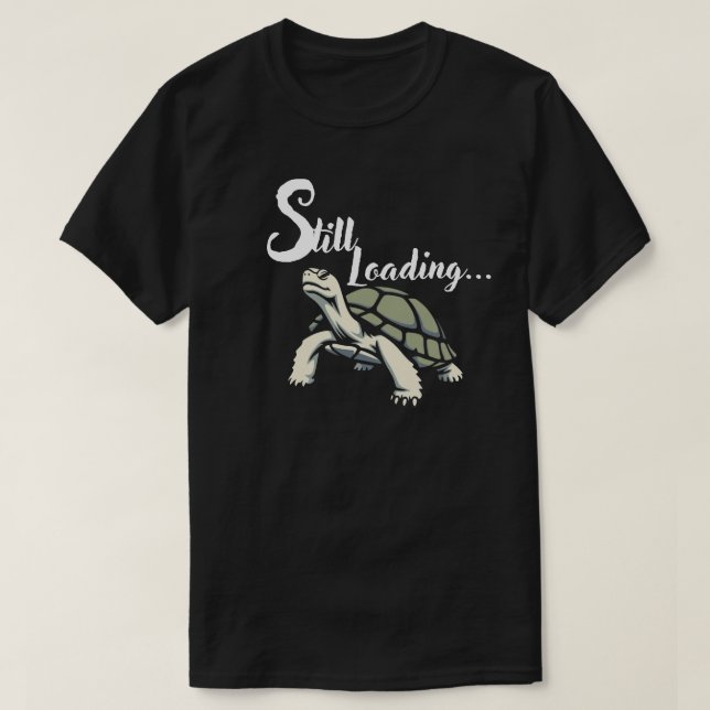 Fortfarande Laddar – Lugn Långsam Energidesign T Shirt (Design framsida)