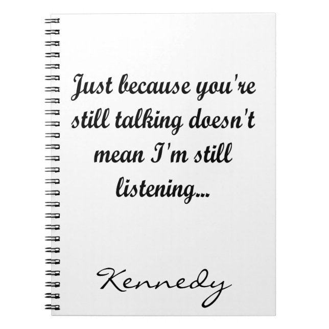 Fortfarande pratar Office | Sassy Humor Cute Funny Anteckningsbok (Framsidan)