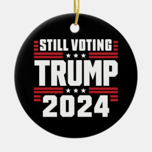 Fortfarande röstar Trump 2024 Patriotisk amerikans Julgransprydnad Keramik