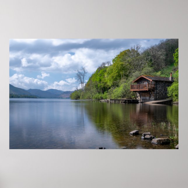 Fortfarande Vatten: Boathouse Cumbria Poster (Framsidan)