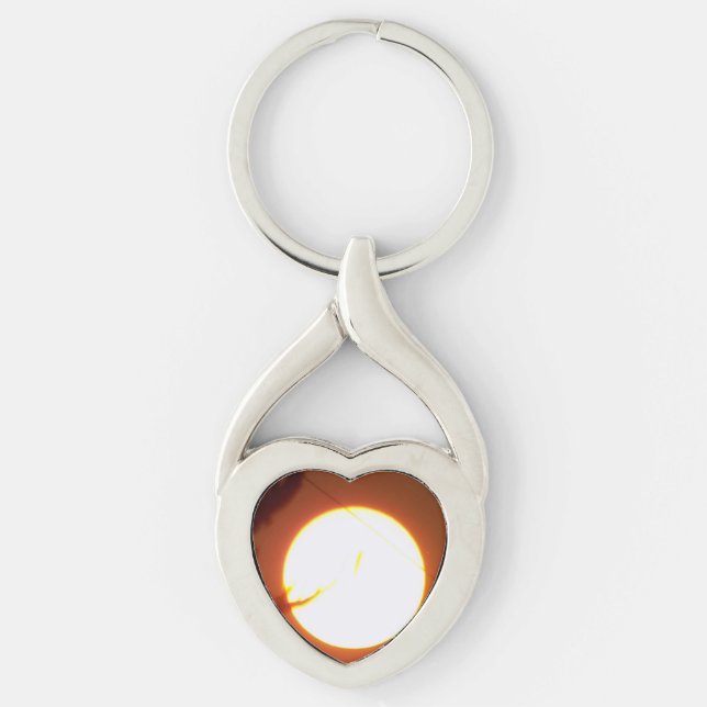 Förtjusande, full Moon Twisted Heart Silverfärgad Nyckelring (Framsidan)