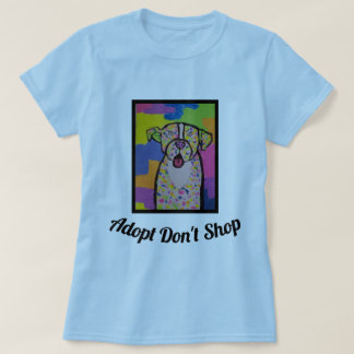 Förtjusande kvinna t-skjorta med det färgrika t shirt