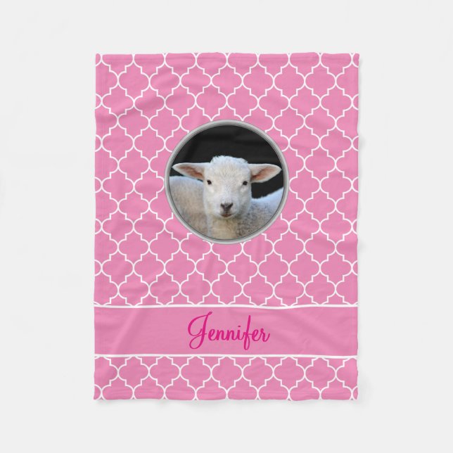 Förtjusande Lamb rosa Quatrefoil med namn Fleecefilt (Framsidan)