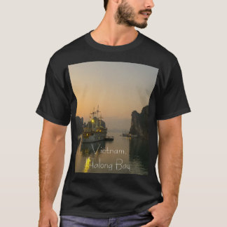 Förtjusande solnedgång i Hlängs Bay Vietnam Fodral T Shirt