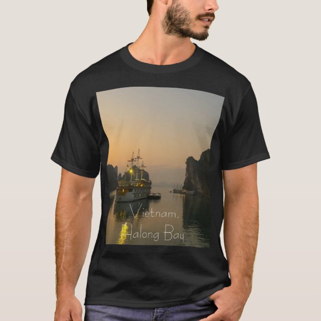Förtjusande solnedgång i Hlängs Bay Vietnam Fodral T Shirt (Framsida)