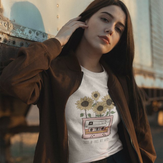 Förtroende för Vibe Boho Solros och Cattsette T Shirt (Skapare uppladdad)