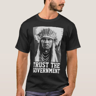 FÖRTROENDE PÅ REGERINGENS NATIVA FARTYG I INDIAN T SHIRT